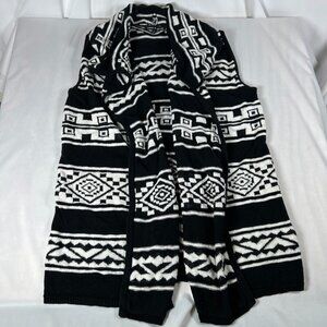 Cable and Gauge Medium Aztec Tribal Print Knit Sleeveless Open Front Cardigan